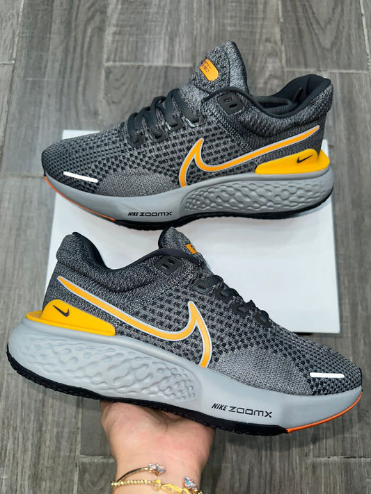 NIKE INVINCIBLE 2