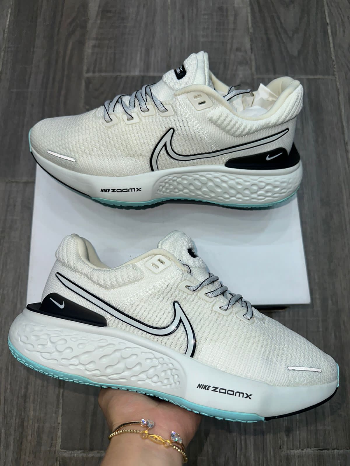 NIKE INVINCIBLE 2