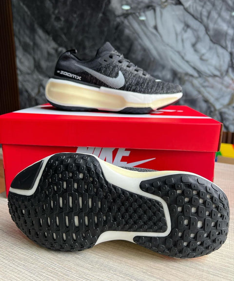 NIKE INVINCIBLE RUN 3